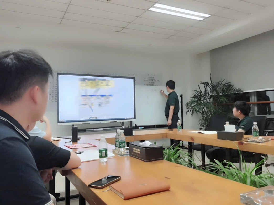 Étape importante en matière de R&D｜IDO dévoile une machine intégrée de nouvelle génération à pliage en Z et à couture verrouillée, utilisée dans la production de machines à laver pour appareils électroménagers